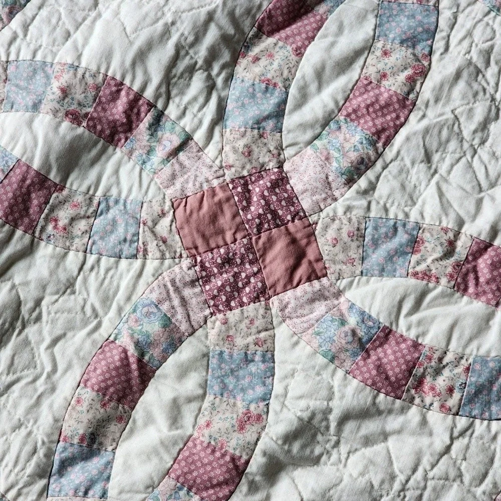 VINTAGE Double Wedding Ring Quilt handmade micro floral Pink Calico 95x105 Queen